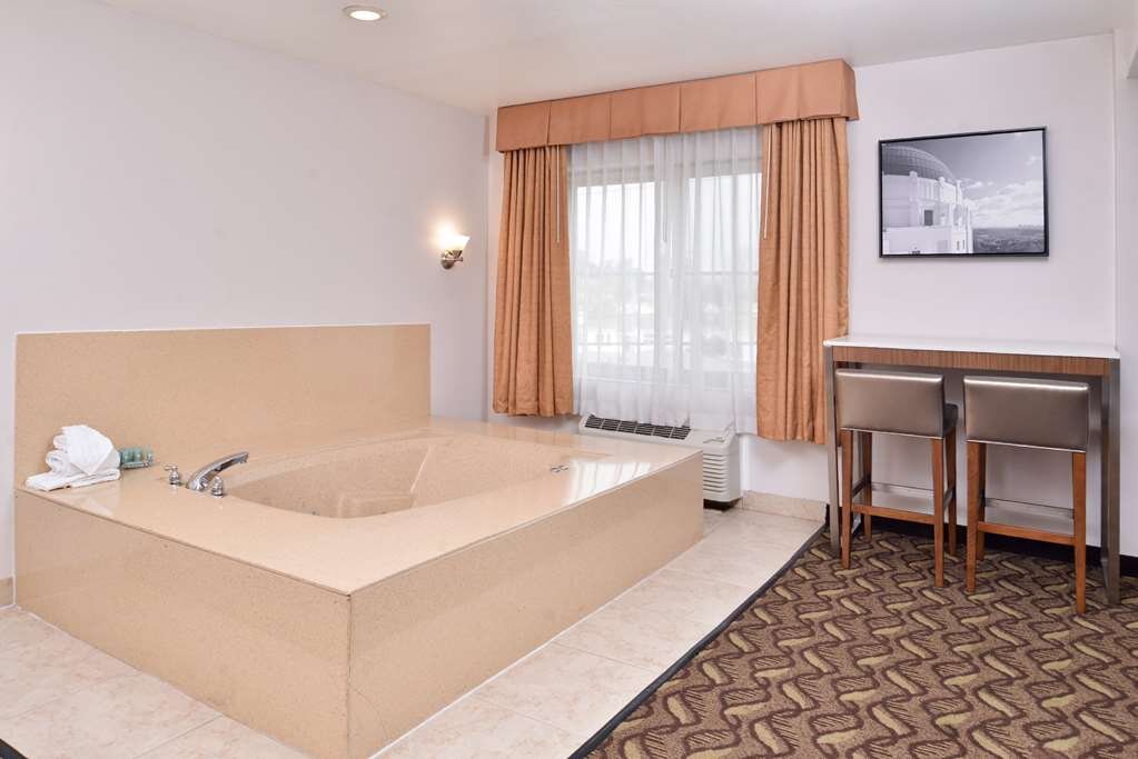 Hotel photo 18 of Best Western Airport Plaza Inn - Los Angeles Lax Hotel.
