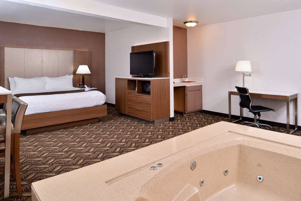 Hotel photo 40 of Best Western Airport Plaza Inn - Los Angeles Lax Hotel.