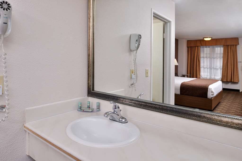 Hotel photo 5 of Best Western Airport Plaza Inn - Los Angeles Lax Hotel.