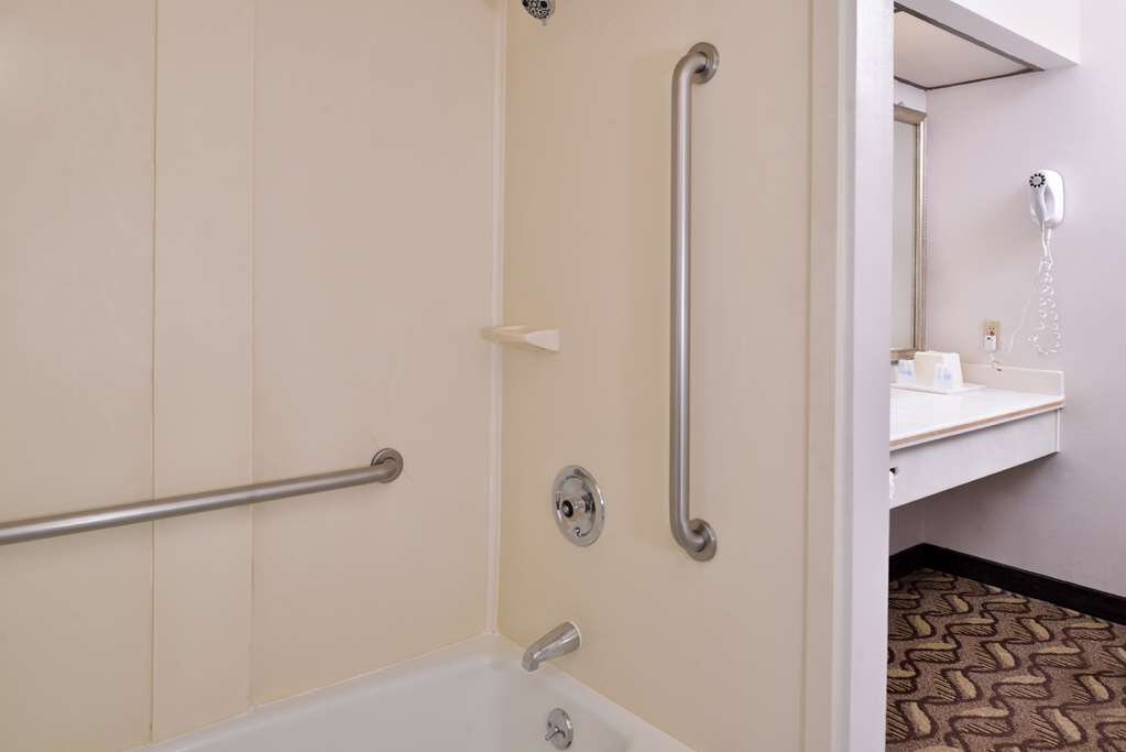 Hotel photo 23 of Best Western Airport Plaza Inn - Los Angeles Lax Hotel.