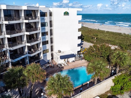 La Quinta Inn & Suites by Wyndham Cocoa Beach Oceanfront image