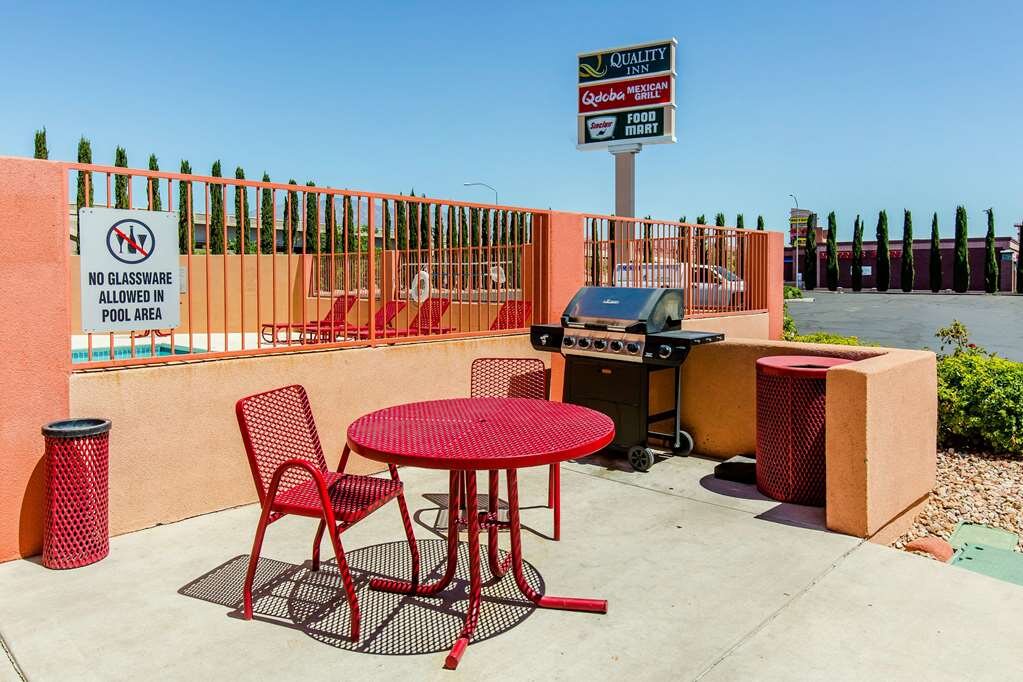 QUALITY INN Updated 2024 Prices Reviews And Photos   Barbecue Area 