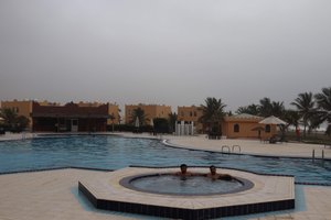حمام السباحة والشاطئ