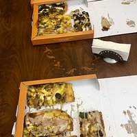 Prima classificata per il team di Mediasail Marketing & Management?📊 Decisamente la pizzetta in teglia alla Nerano! Un’esplosione di sapori che per un attimo ci è parso di star mangiando proprio la pasta in un ristorante di Nerano in riva al mare! Quasi sullo stesso livello la Queen of Pistacchio e la Rotolo. Ottime anche le pizzette alla Carbonara e la Margherita!! Unica pecca della Food Porn?! Averla mangiata per ultima! Ma comunque buona!!!