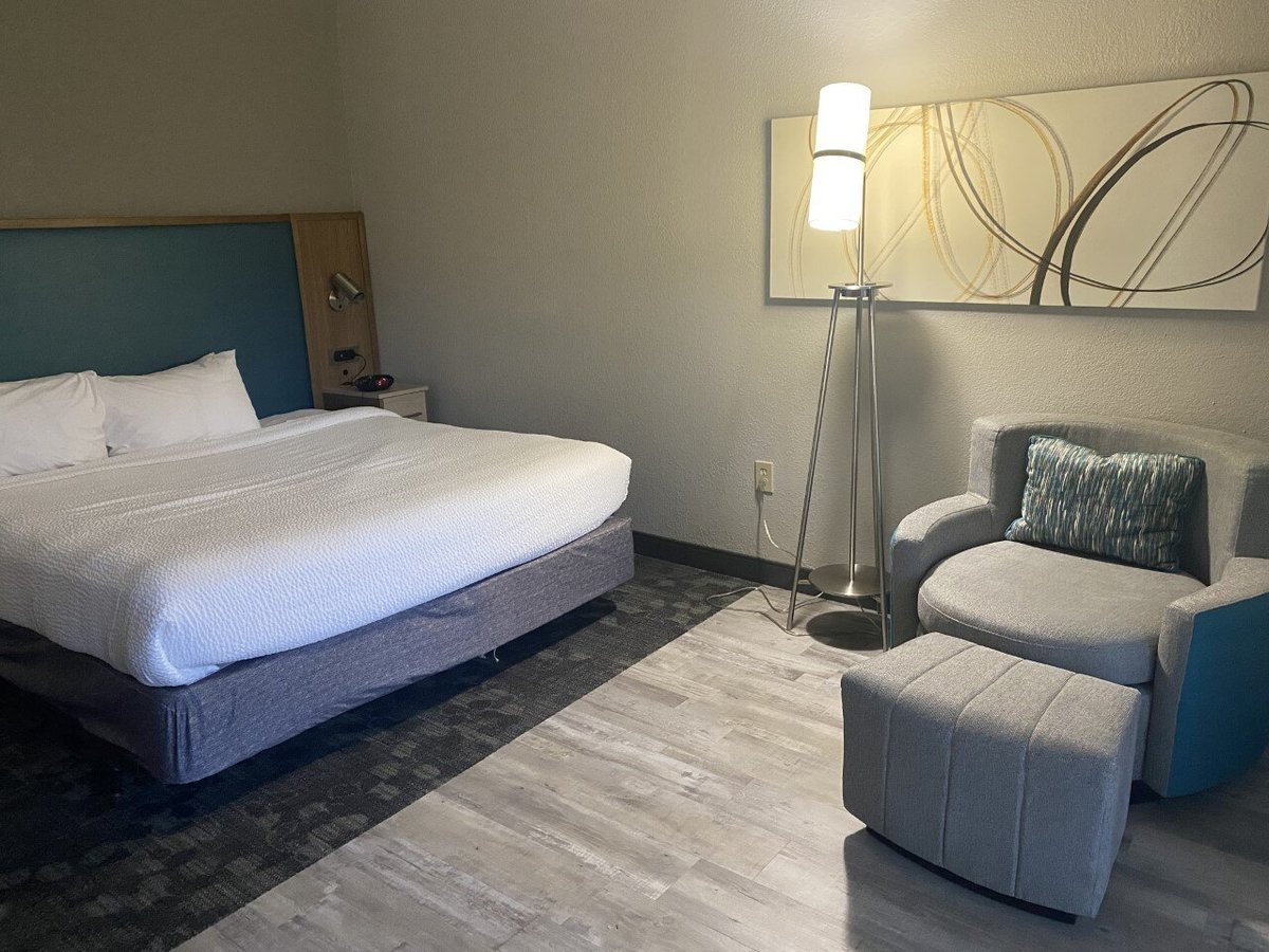 Courtyard by Marriott Newport News Yorktown Rooms: Pictures & Reviews ...