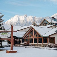 Canmore Rocky Mountain Inn Exterior