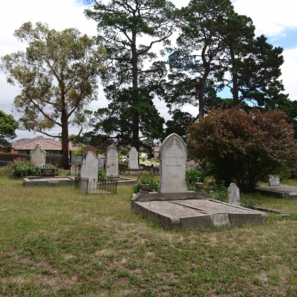 Ziebell's Farmhouse Museum and Heritage Garden - All You Need to Know ...