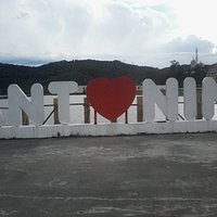 Placa do nome da cidade no pier