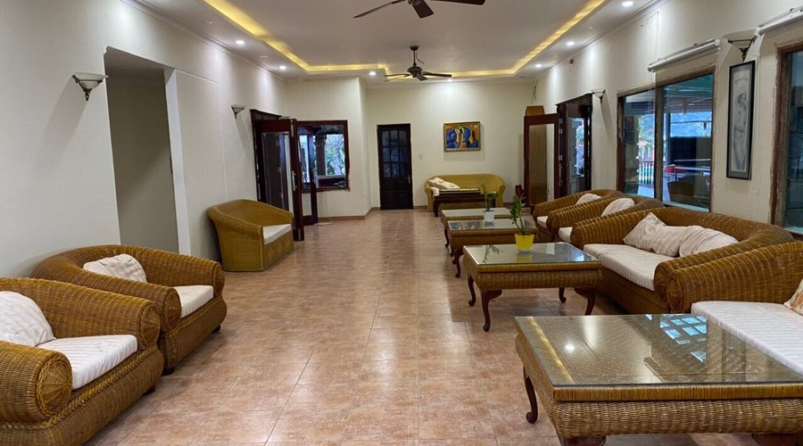 Hòn Cau Resort - Restaurant. Với những tiện nghi chất lượng đạt chuẩn: Khu nghỉ dưỡng, Nhà hàng, Hồ bơi, Bãi biển, Wifi miễn phí, Bãi đỗ xe miễn phí....Địa điểm dừng chân lý tưởng cho bạn.
