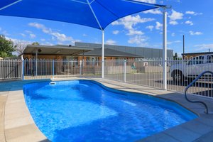 Pool & Beach