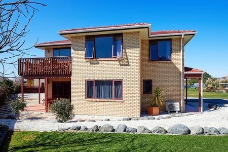 Beachcomber at www.kaikouraholidayhomes.co.nz