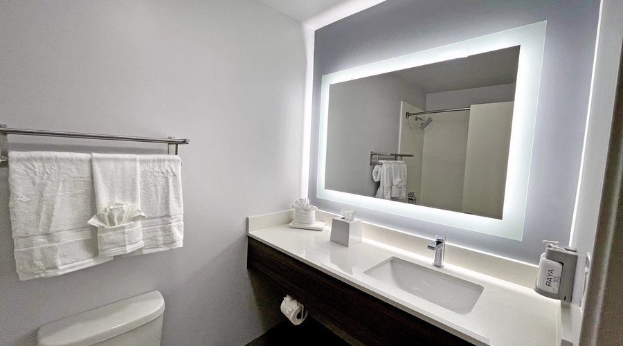King & Double Queen Bathroom