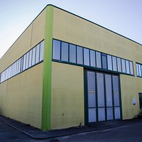 Il 12 novembre 2000 è stata inaugurata la nuova sede, si estende su una superficie coperta di circa 1000 metri quadri, di cui: • 500 mq dove è insiste la linea di estrazione; • 300 mq per la zona di imbottigliamento; • 200 mq zona uffici