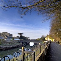 Kidwelly Canal & Quay walk -This walk starts by walking along the oldest canal in the whole of Wales. ‘Kymer’s Canal’ has been here since 1768 and is now a thriving wildlife habitat. At the end of the canal you can either head into the town or walk back to the quay along the banks of the Gwendraeth Fawr. This whole area is rich in birdlife. Stand still for just 10 minutes and you’re likely to see curlews, redshanks and sandpipers.