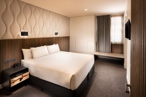Room & Suite