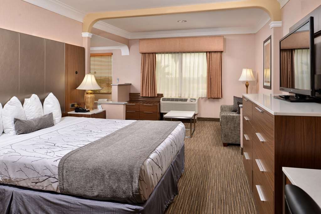 Hotel photo 17 of Best Western Plus Suites Hotel - Los Angeles LAX Airport.