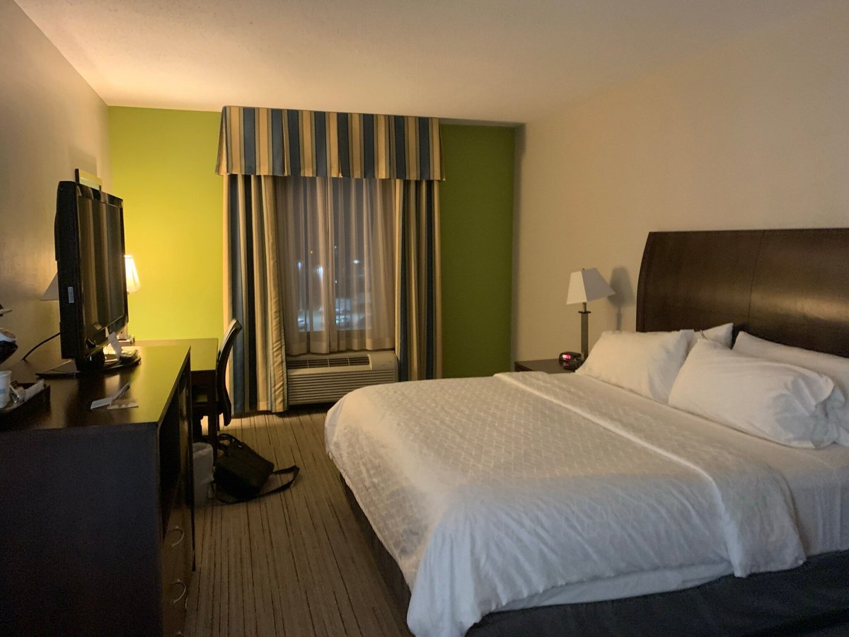 HOLIDAY INN EXPRESS & SUITES WILSON-DOWNTOWN, AN IHG HOTEL - Updated ...