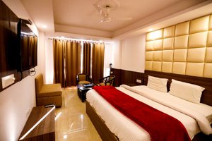 Room & Suite