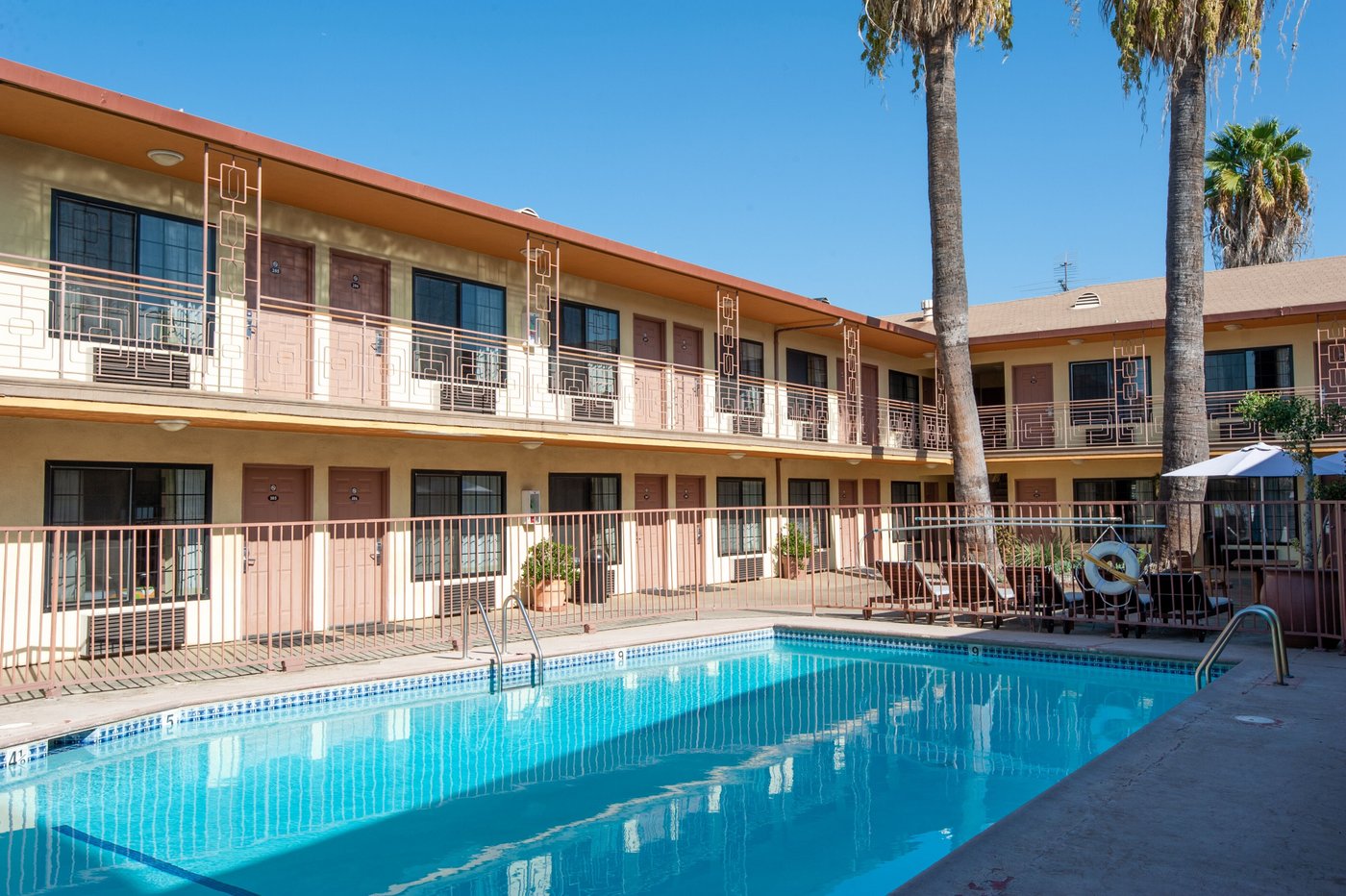 STUDIO CITY COURT YARD HOTEL Prices Motel Reviews (Los Angeles CA)