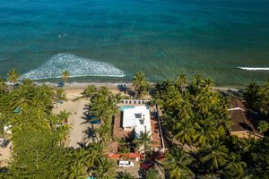 Pool & Beach