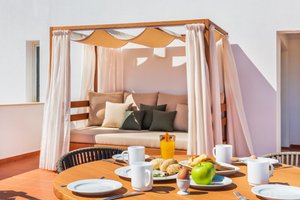Room & Suite