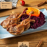 Specialitate de rata cu varza rosie
Duck leg with red cabbage