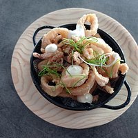 Calamares andaluza con mayonesa de lima