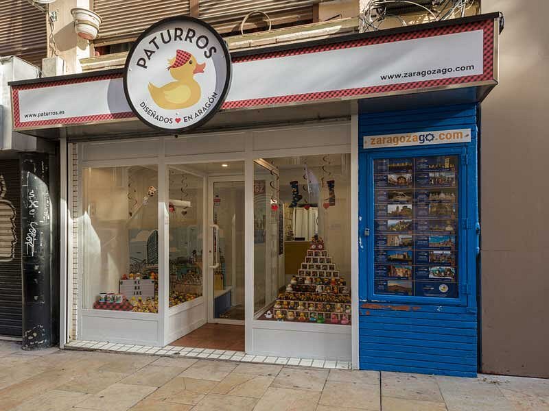 Una curiosa tienda que solo vende patitos de goma en la Plaza Mayor