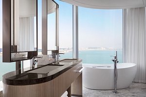 Deluxe Ocean View Suite - bathroom