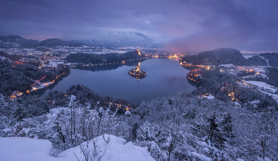 Lake Bled in winter

Photo: Aleš Krivec, www.bled.si