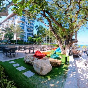 ซันไรซ่า ศรีราชา คอนโดมิเนียม "ยังมีห้องว่างนะคะ" 
   🏖️ตั้งอยู่ริมทะเล มีหาดส่วนตัว ท่ามกลางสภาพแวดล้อมที่เปลี่ยนไปด้วยมนต์เสน่ห์ และความเงียบสงบของอำเภอศรีราชา จังหวัดชลบุรี ผู้เข้าพักจะได้สัมผัสประสบการณ์ใหม่ มีชีวิตชีวา ให้บริการห้องพักแบบเช่าและซื้อขาย มีห้องให้เลือกหลากหลายด้วยการตกแต่งที่ทันสมัย พร้อมสิ่งอำนวยความสะดวกต่างๆมากมาย
📢📢สอบถามได้ 24 ชม.ค่าา📢📢
ONLINE 🏷FOR SALE/FOR RENT
💯CONTACT US 
📶Line : https://line.me/ti/p/rkF-NFSZc4
📶Fb inbox : m.me/Sonrisa.Siracha