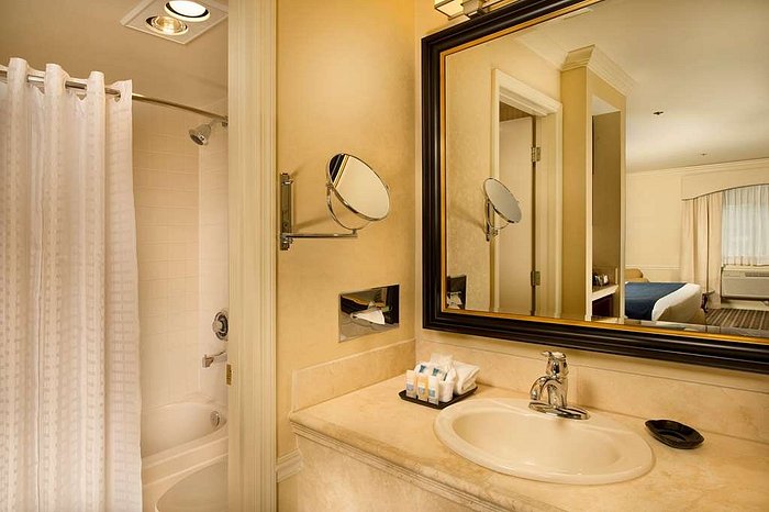 https://dynamic-media-cdn.tripadvisor.com/media/photo-o/1c/ac/c5/96/guest-bathroom.jpg?w=700&h=-1&s=1