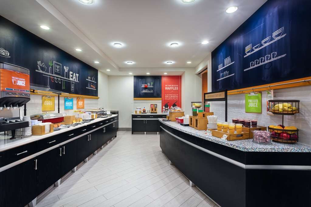 Hotel photo 15 of Hampton Inn & Suites Herndon-Reston.