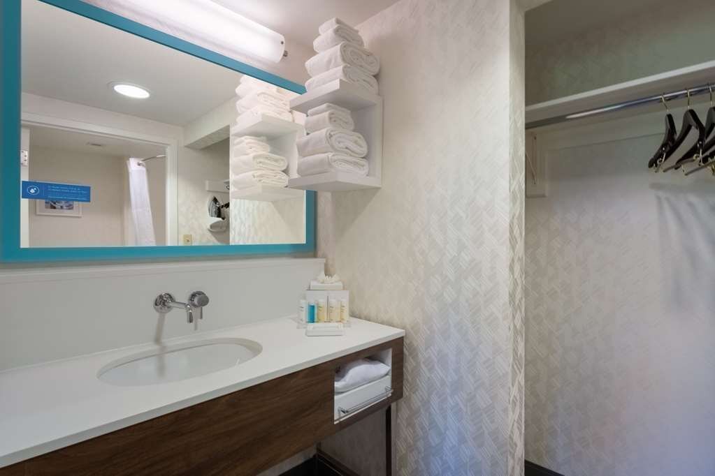 Hotel photo 11 of Hampton Inn & Suites Herndon-Reston.
