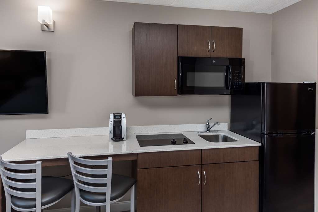 Hotel photo 35 of Super 8 by Wyndham Winnipeg West.