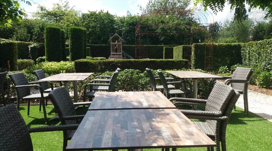 Genieten kan je in de zonnige tuin van’t Verlangen
