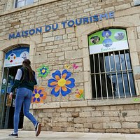 Façade de la Maison du Tourisme.