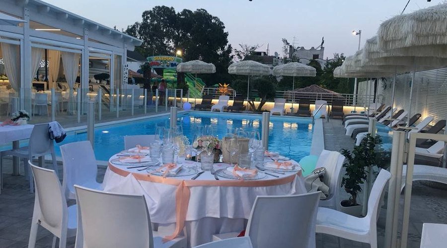 prenota anche tu il bordo piscina