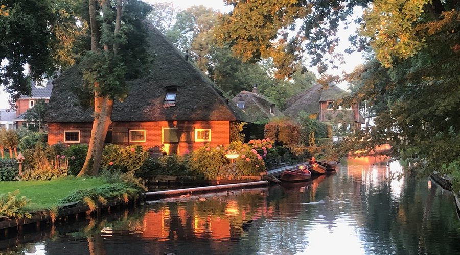 Dorpsgracht Canal Path
