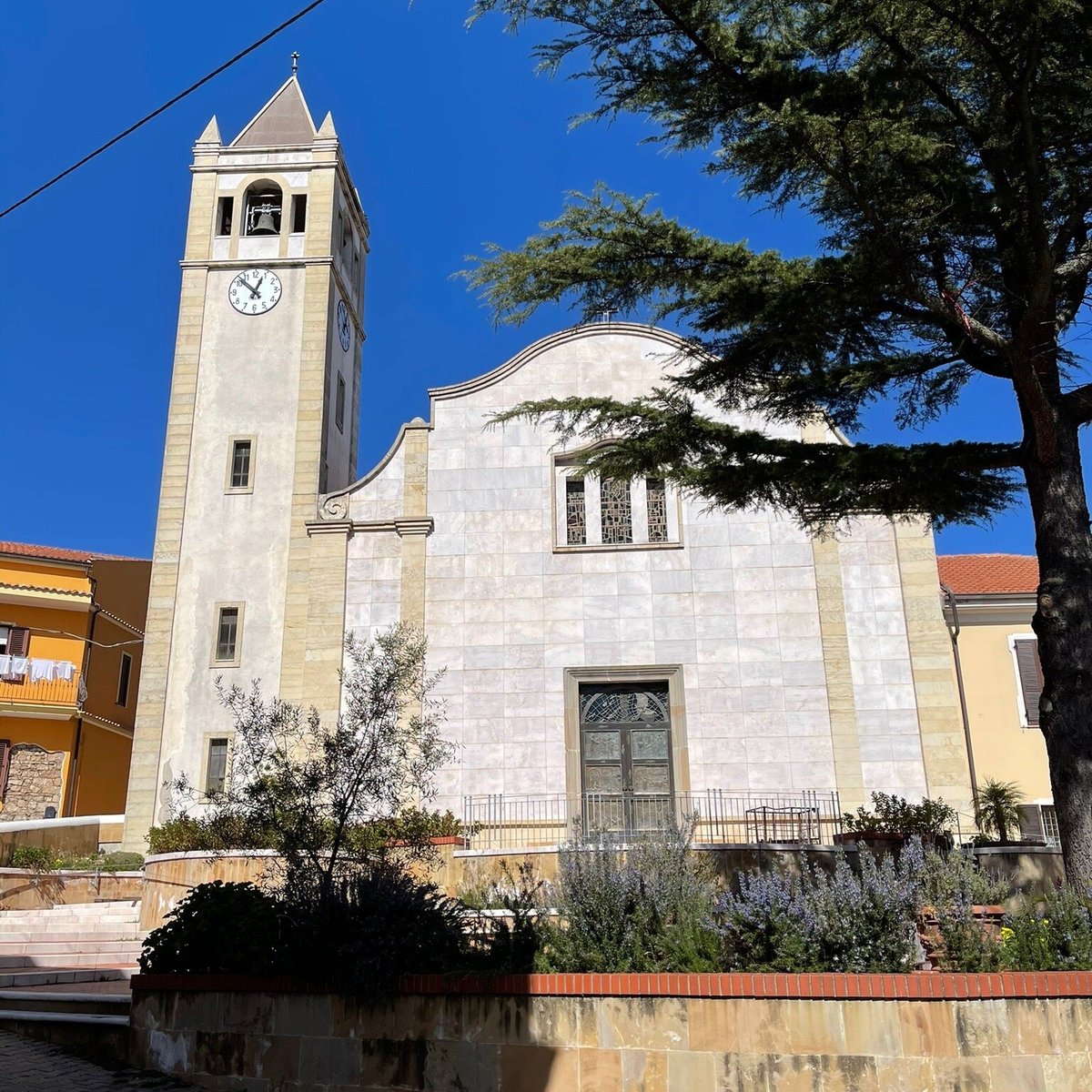 Chiesa Parrocchiale Di San Pietro Apostolo Chiesa Parrocchiale San Pietro Apostolo (Perdasdefogu) - All You Need