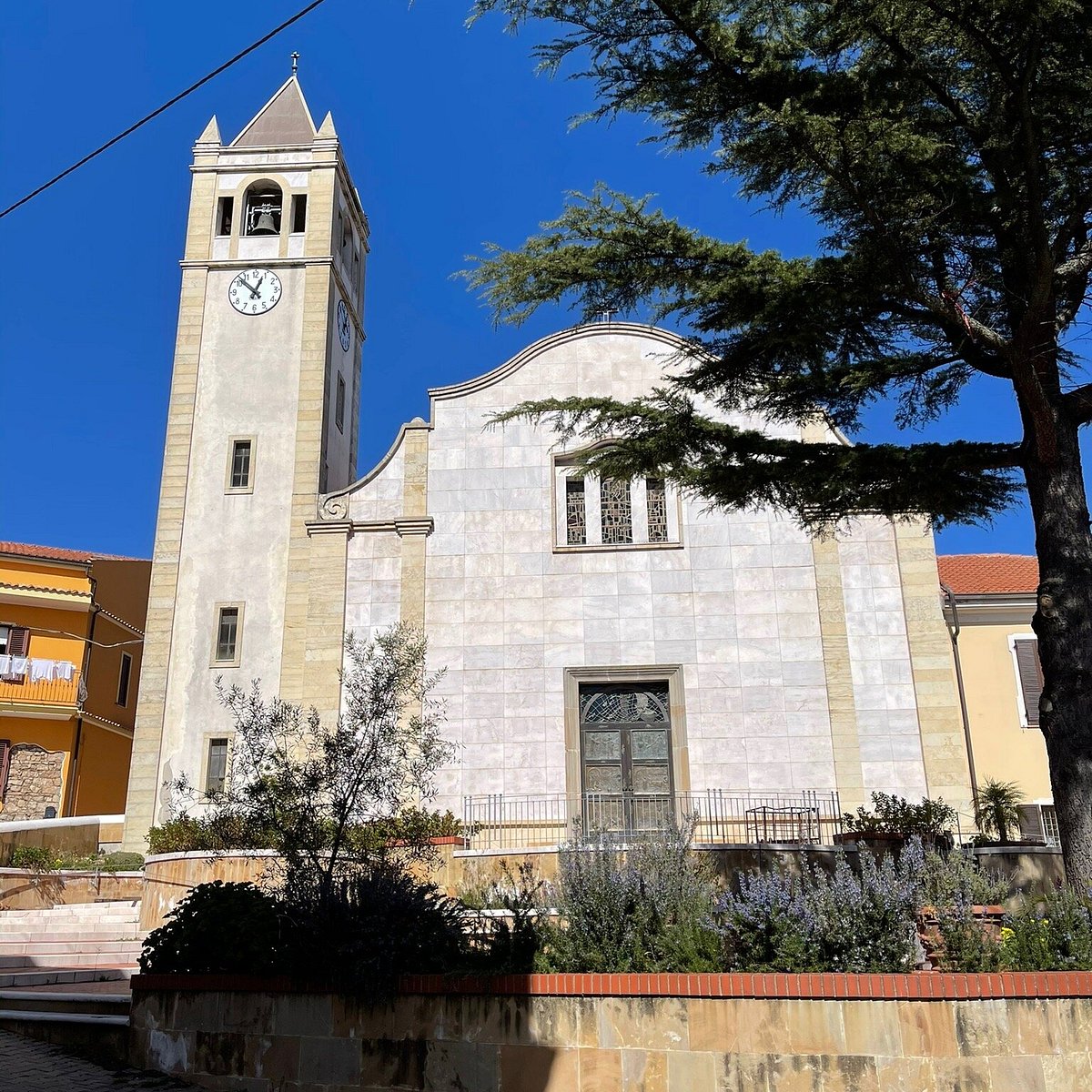 Chiesa Parrocchiale Di San Pietro Apostolo Chiesa Parrocchiale San Pietro Apostolo (Perdasdefogu) - All You Need