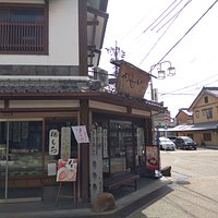 店舗前で