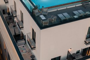 Room & Suite