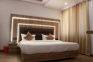 Room & Suite