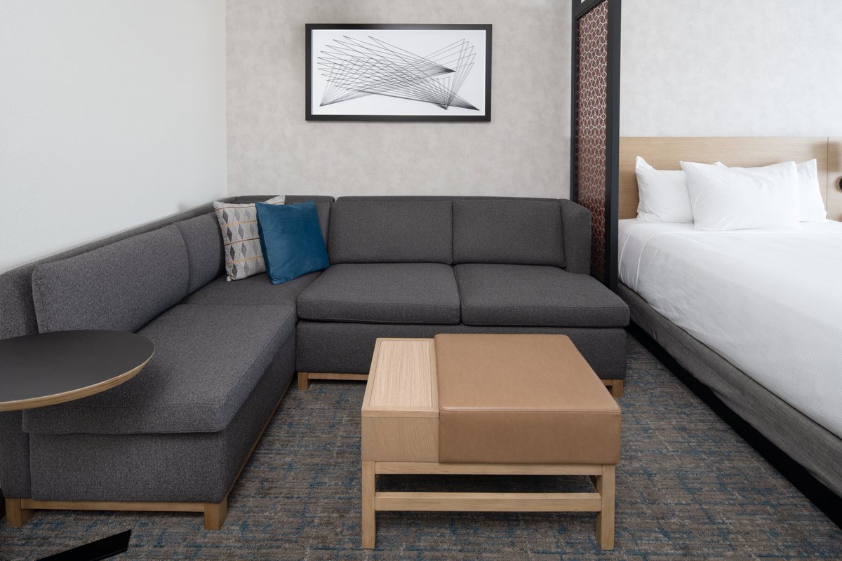 Hyatt Place Bakersfield - hotel rooms