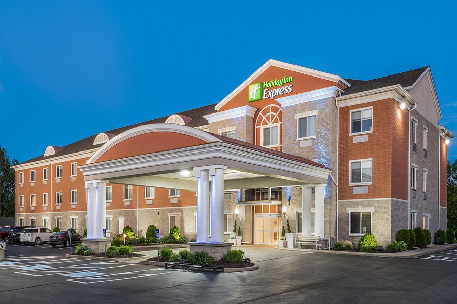 HOLIDAY INN EXPRESS & SUITES 1000 ISLANDS - GANANOQUE, AN IHG HOTEL