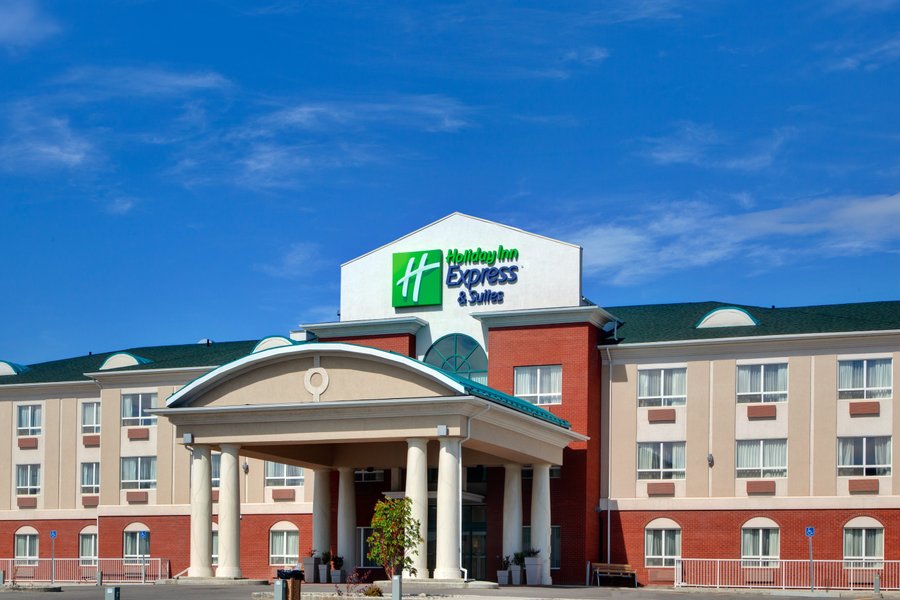 HOLIDAY INN EXPRESS HOTEL & SUITES HINTON $129 ($̶1̶4̶0̶) - Updated ...