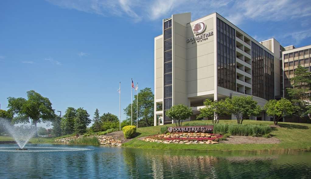 DOUBLETREE BY HILTON HOTEL CHICAGO OAK BROOK 114 1 5 3   Exterior 