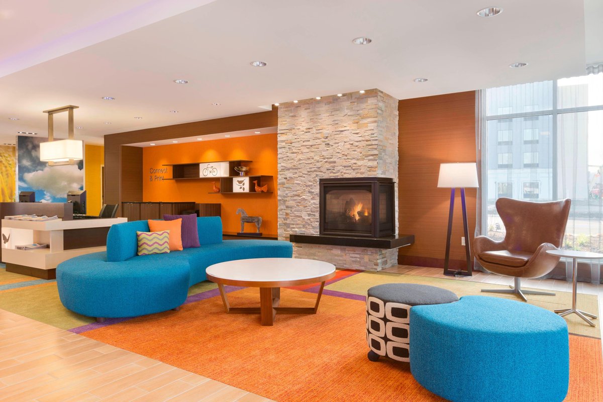 FAIRFIELD INN & SUITES PITTSBURGH AIRPORT/ROBINSON TOWNSHIP $116 ...