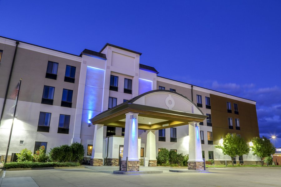 Holiday Inn Express Fargo - West Acres (C̶$̶1̶2̶9̶) C$119 - UPDATED ...